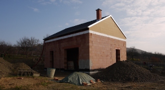 Rodinný dům Pouzdřany — hrubá stavba